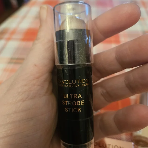 Revolution Flawless Foils Eyeshadow Set - Picture 8 of 9